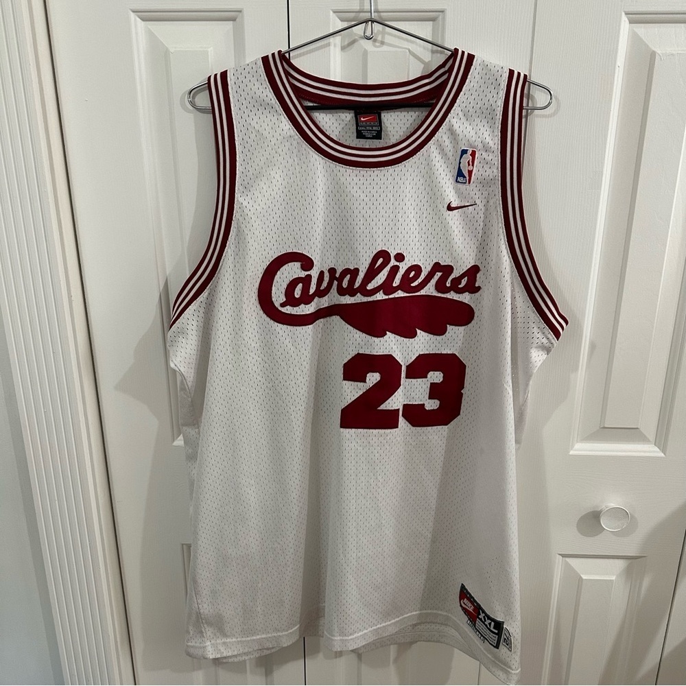 Y2K Nike NBA Cleveland Cavaliers LeBron James Jersey